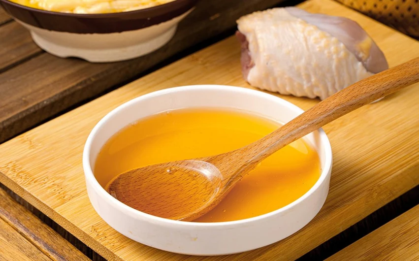 زيت الدجاج الغني والعطري