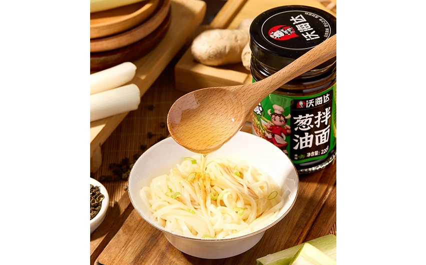 زيت البصل الأخضر للنودلز (220 جم/الزجاجة)